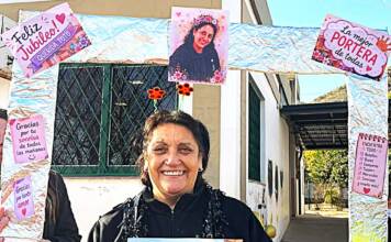 La emotiva despedida de «Totó» Camussi: 17 años llenando de color, abrazos y afecto la entrada del colegio Familia de Nazareth