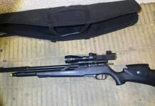 Peligro en Carlos Paz: Desenfundaron un rifle en el Centro y terminaron tras las rejas