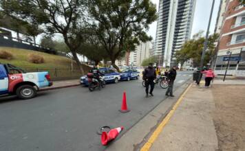 Un automovilista atropelló a un inspector municipal y a una policía durante un control en barrio Centro