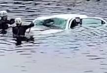 Una camioneta cayó al río Cosquín: tres jóvenes fueron rescatados y trasladados al Hospital Funes