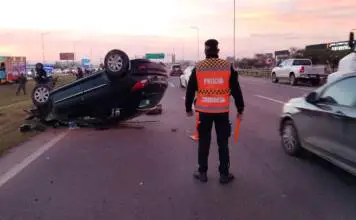 Trágico choque y vuelco en Avenida Circunvalación: un muerto y dos heridos