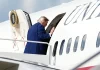 Por una presunta amenaza de Irán, trasladan a Trump en un camión contenedor de comida en un aeropuerto