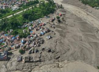 Tragedia en Nepal: al menos 8 muertos y cientos de desaparecidos tras avalancha e inundaciones