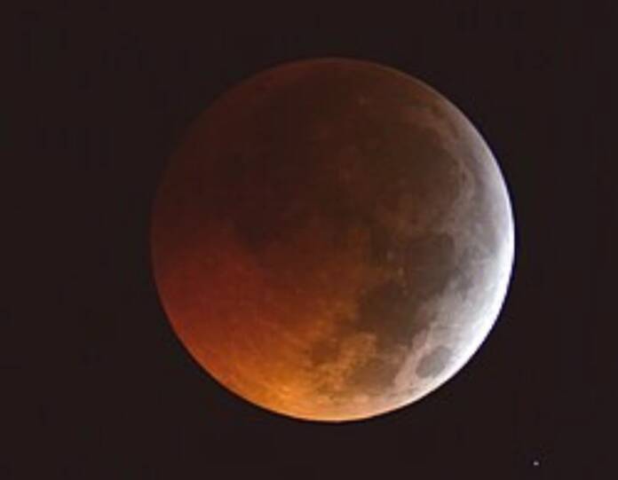 eclipse lunar parcial profundo
