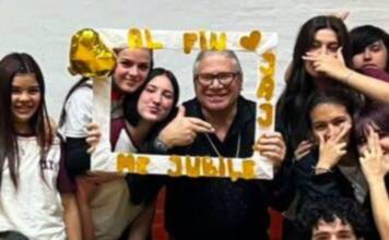 Emotivo homenaje: aplausos y emoción para despedir a un histórico docente del IESS