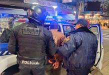 Invitó a pelear a turistas en pleno centro de Carlos Paz y lo detuvieron