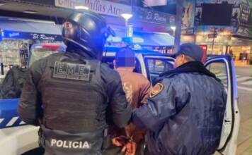 Invitó a pelear a turistas en pleno centro de Carlos Paz y lo detuvieron